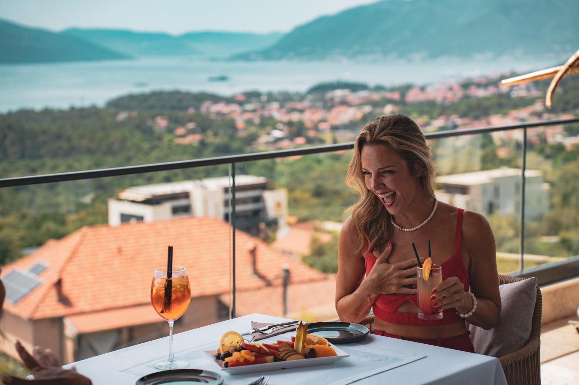 Royal Blue Resort & Residences Kavac Exterior photo