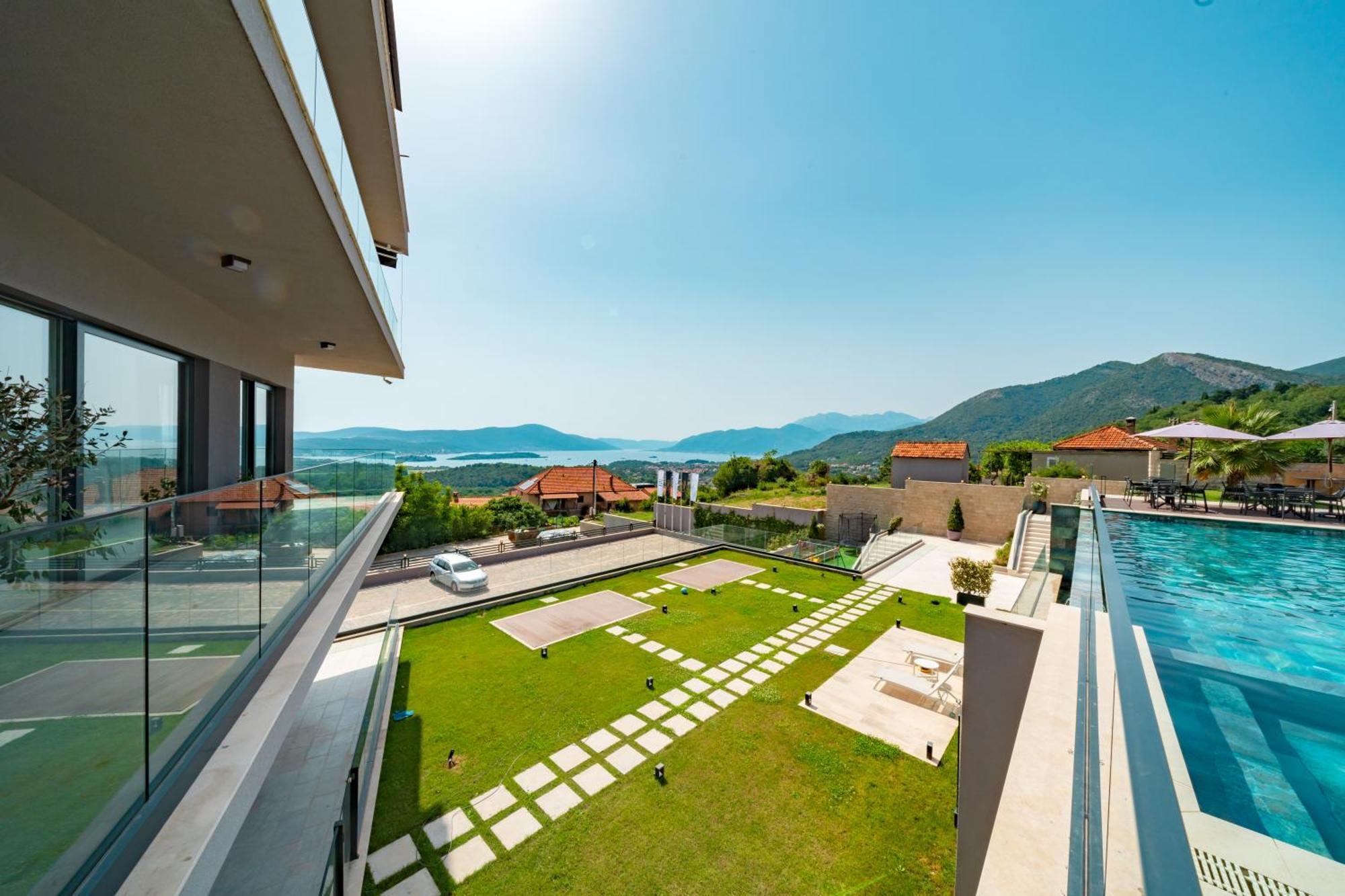 Royal Blue Resort & Residences Kavac Exterior photo